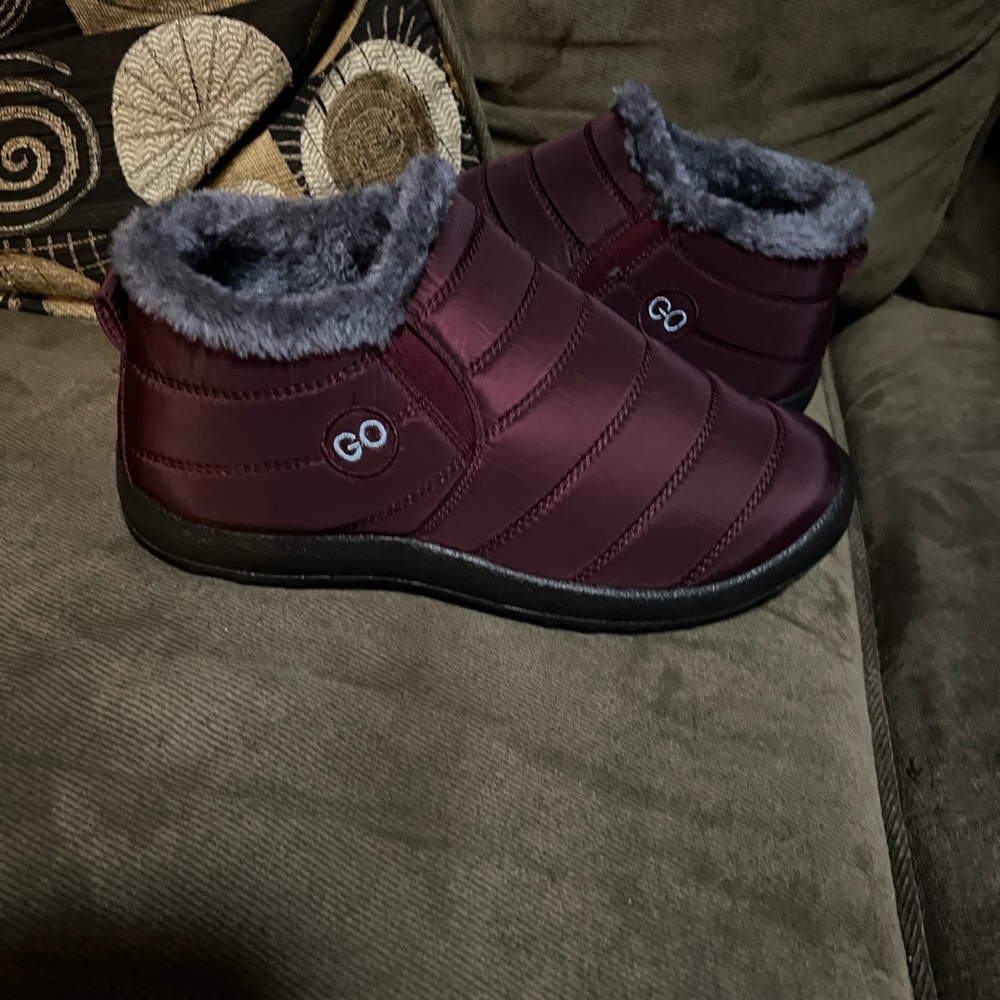 Women's Burgundy Winter Shoes
